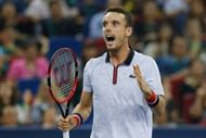 SHANGHAI, CHINA - OCTOBER 16:  Roberto Bautista Agut of Spain reacts after losing the point against Andy Murray of Great Britain during men's singles final match on day eight of Shanghai Rolex Masters at Qi Zhong Tennis Centre on October 16, 2016 in Shanghai, China.  (Photo by Lintao Zhang/Getty Images)